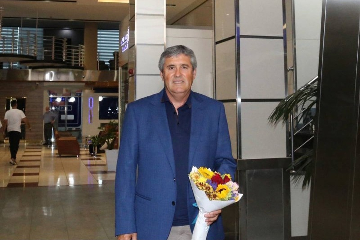 سرمربی اسپانیایی بامداد امروز وارد تهران شد.