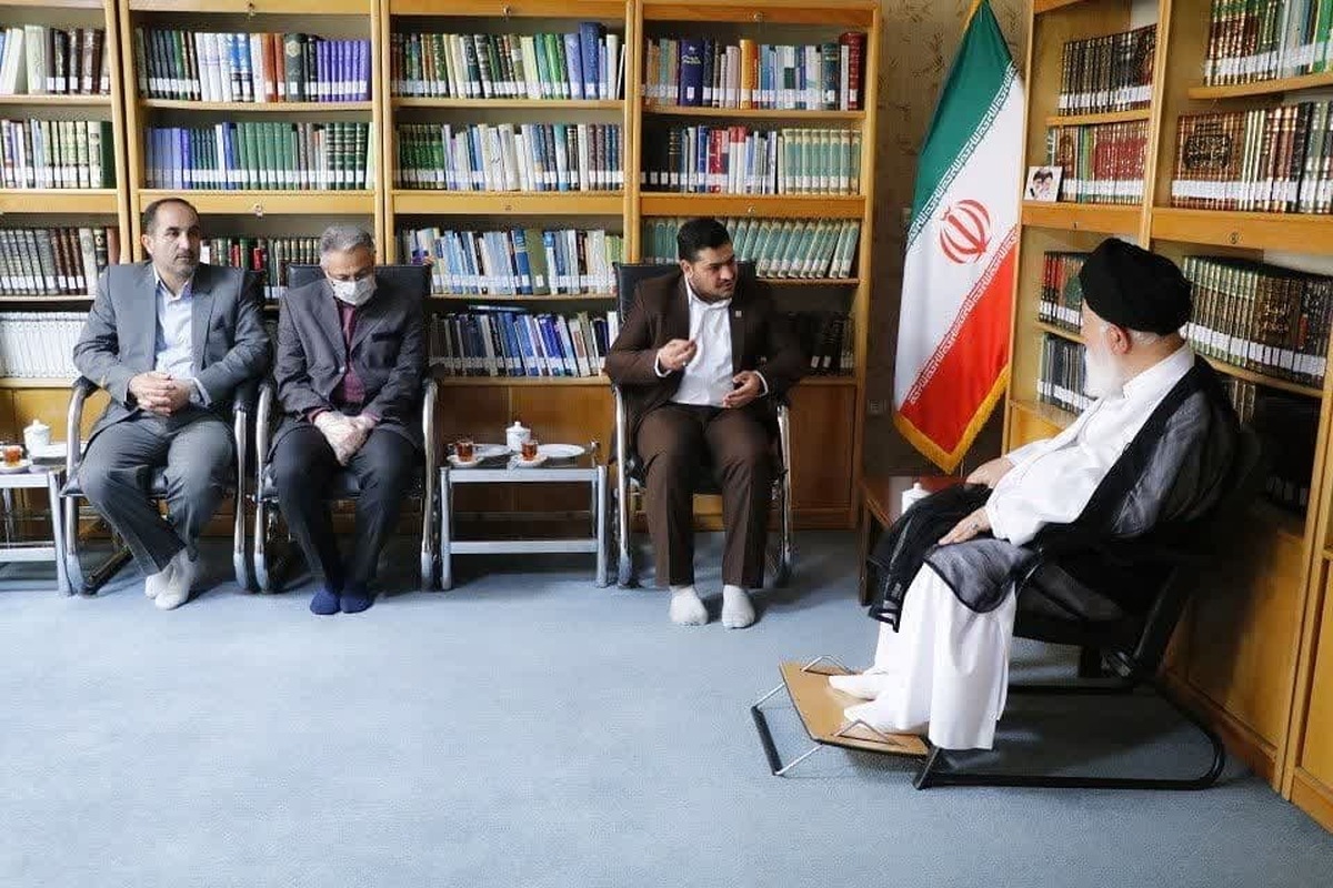 نماینده ولی‌فقیه در استان خراسان رضوی گفت: این یک حقیقت است که همه‌چیز حول محور بدنه صورت می‌گیرد و اگر قرار باشد پیروزی و پیشرفتی اتفاق بیفتد، هرچقدر هم که مدیران دولتی جهادی کار کنند، بازهم بار اصلی بر دوش بدنه و مدیران میانی است که کار را به پیش ببرند.