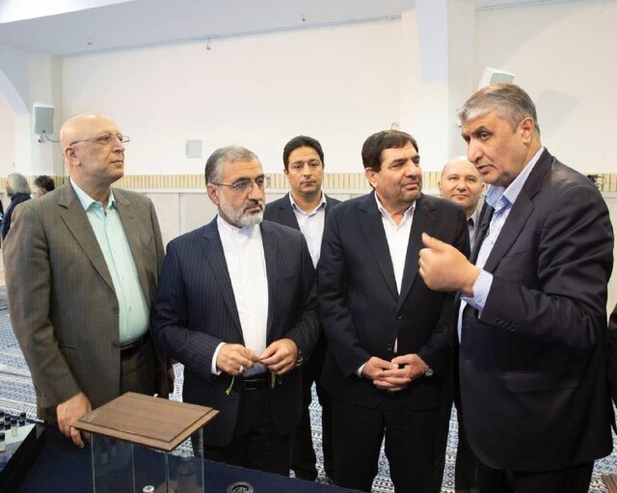 صبح روز چهارشنبه جمعی از مقامات کشوری و لشکری از نمایشگاه دستاورد‌های صنعت هسته‌ای کشور در حسینیه امام خمینی (ره) بازدید کردند.