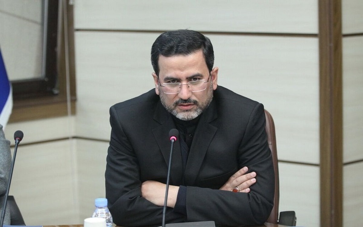 معاون وزیر صمت با بیان اینکه امسال درصدد تولید صددرصدی کاغذ کتب درسی در داخل هستیم، گفت: بیش از دو سوم کاغذ مورد نیاز کتب درسی در داخل کشور تولید می‌شود و سال گذشته بیش از ۴۵ هزار تن کاغذ تولید شده که ۳۰ هزار تن آن به حوزه کتب درسی اختصاص پیدا کرد.