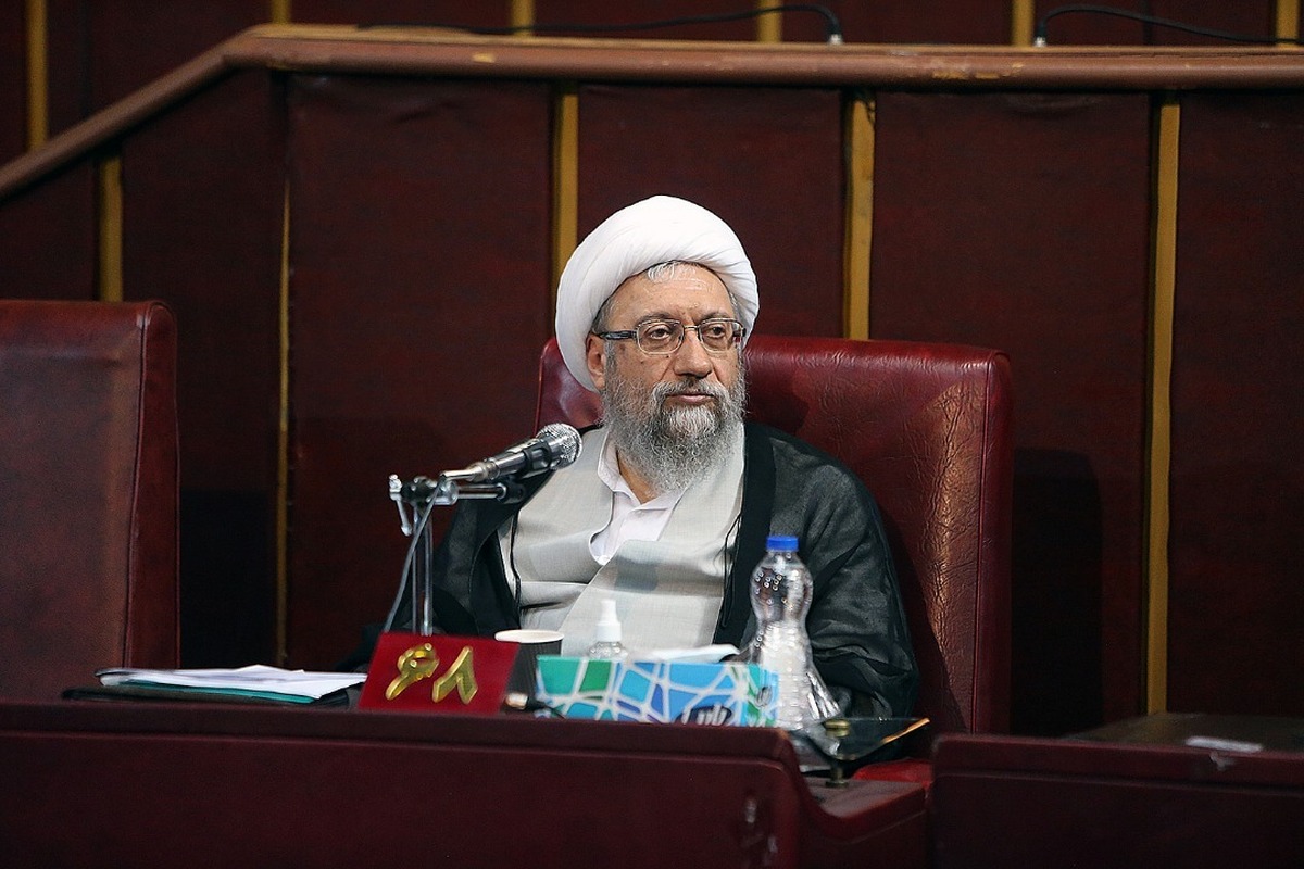 رئیس مجمع تشخیص مصلحت نظام تاکید کرد: توصیه‌ام به دلسوزان نظام آن است که اجازه دهند مجمع تشخیص در فضایی آرام و سازنده، آنچه را که تشخیص می‌دهد انجام دهد. در جلسه گذشته هم صراحتاً عرض کردم که با اصل شفافیت مخالف نیستم و آن را معقول می‌دانم.