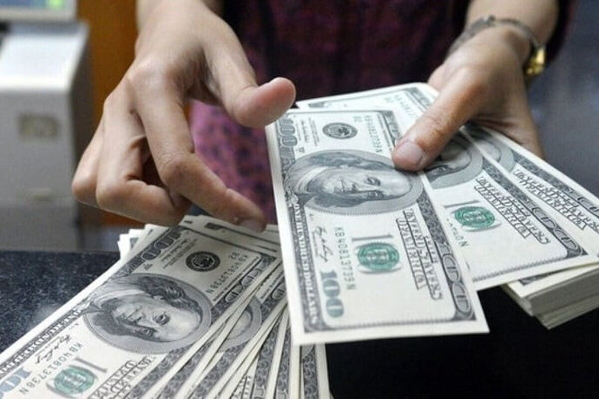 قیمت هر دلار آمریکا امروز پنج شنبه ۲۵ خرداد ۱۴۰۲ در مرکز مبادله ارز و طلای ایران با کاهش قیمت نسبت به روز گذشته ۴۱ هزار و ۳۵۹ هزار تومان معامله شد.