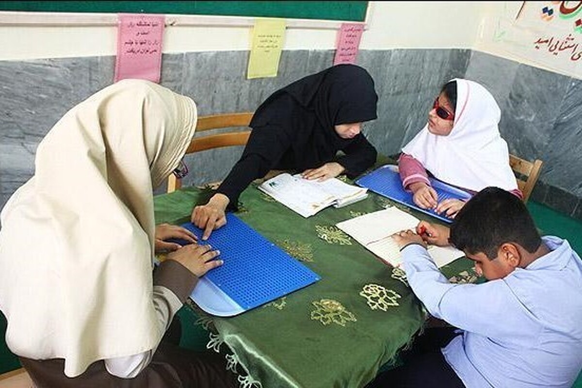 برنامه ملی توانمندسازی معلمان دوره ابتدایی و کیفیت‌بخشی آموزش دانش‌آموزان با نیازهای خاص امروز در مجتمع آموزشی امام رضا(ع) با حضور معاون آموزش ابتدایی وزارتخانه و رئیس سازمان آموزش و پرورش استثنایی کشور برگزار شد.