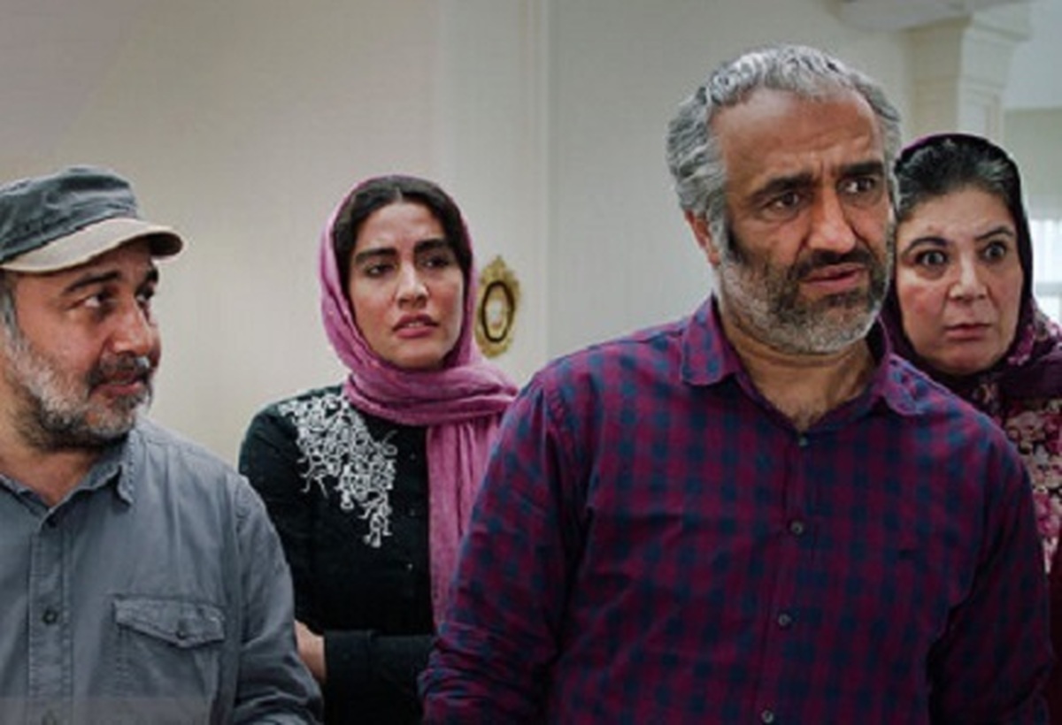 فیلم سینمایی «ویلای ساحلی» به کارگردانی کیانوش عیاری، تهیه‌کنندگی رضا رخشان و با حضور رضا عطاران و پژمان جمشیدی آماده نمایش در سینما‌های کشور شد.