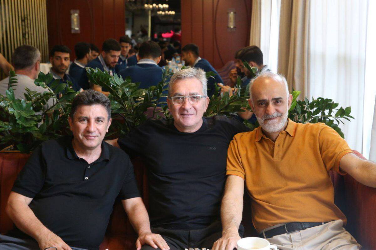 سرمربی عمان و دستیارانش در اردوی تیم ملی فوتبال کشورمان حاضر شدند.