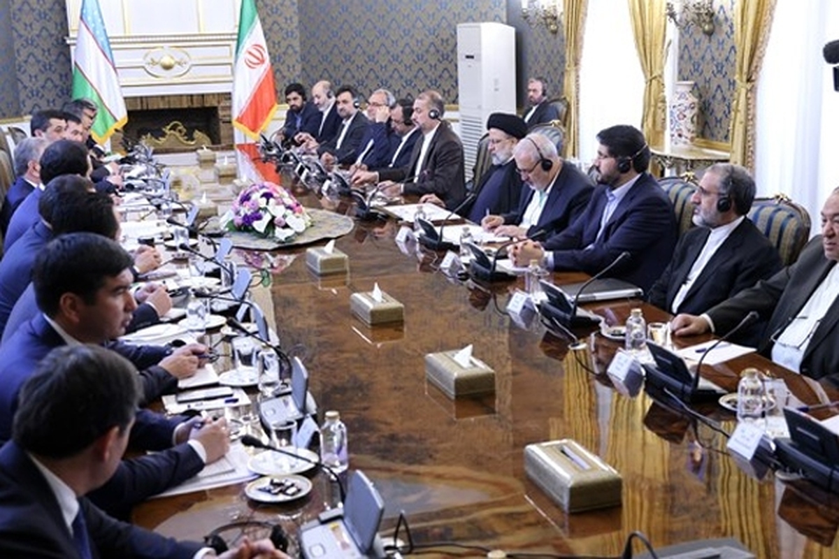 رئیس‌جمهور با بیان اینکه جمهوری اسلامی ایران هیچ مانعی پیش‌روی مسیر گسترش روابط با کشورهای همسایه نمی‌بیند، توسعه روابط ایران و ازبکستان را به نفع دو‌ملت و موجب قوی‌تر شدن دو‌ کشور دانست.