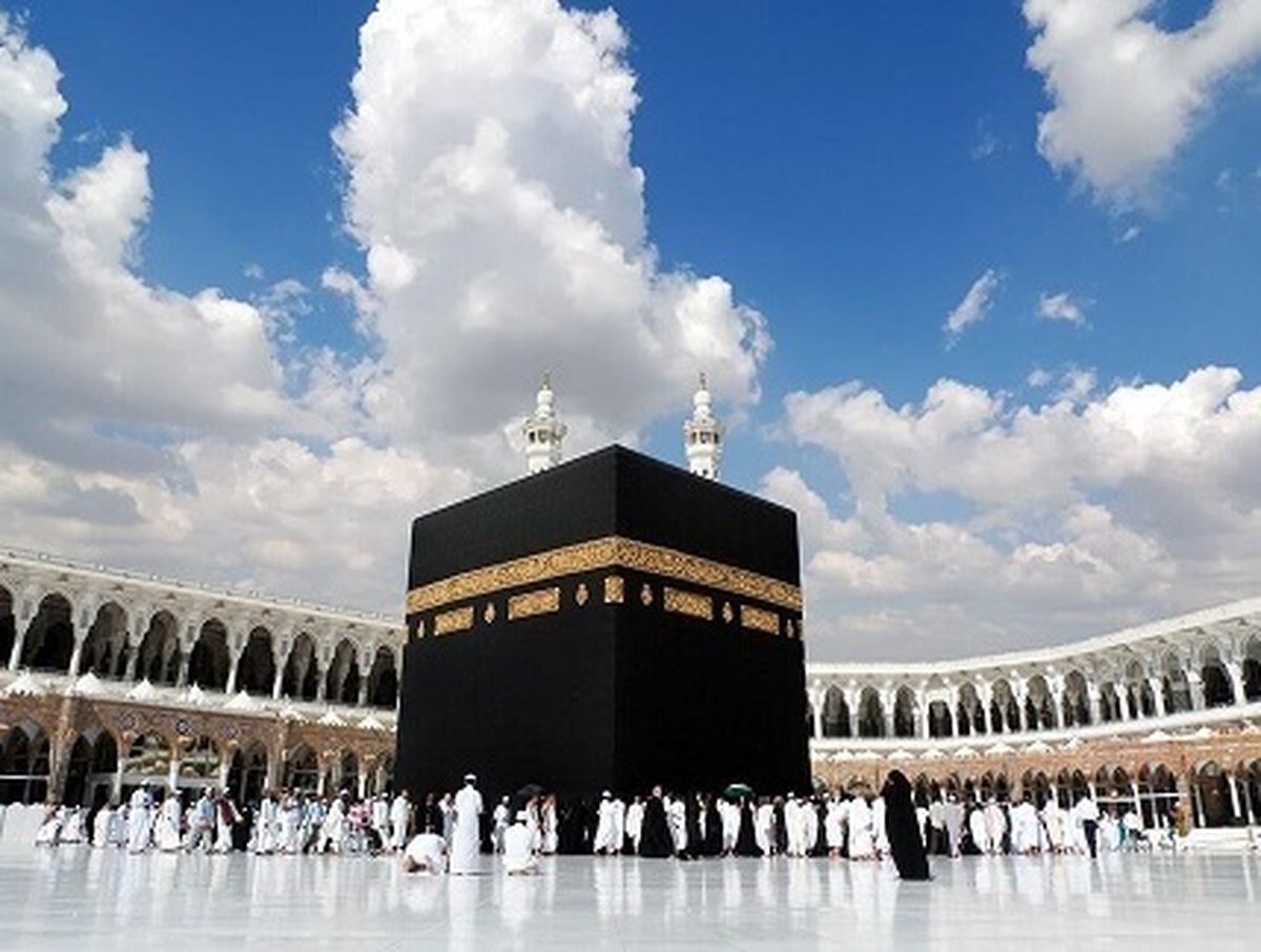 عربستان شب گذشته از مشاهده هلال ماه و آغاز ماه ذی‌الحجه خبرداد. بر همین اساس، امروز دوشنبه در این کشور اول ماه ذی‌الحجه است. در تقویم ایران اسلامی، فردا اول ذی‌الحجه و امروز آخرین روز ذی‌القعده است.