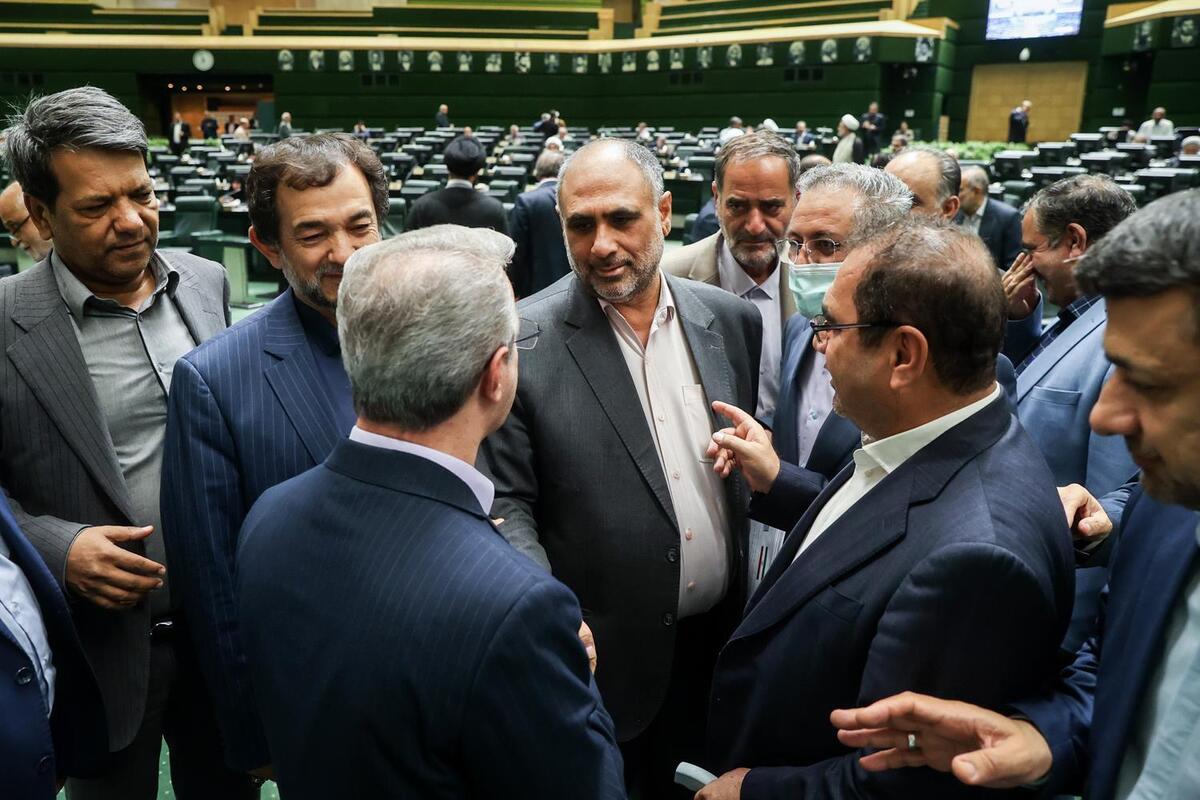سخنگوی کمیسیون کشاورزی، آب، منابع طبیعی و محیط‌زیست مجلس گزارش این کمیسیون پیرامون صلاحیت و برنامه های وزیر پیشنهادی جهاد کشاورزی را قرائت کرد.