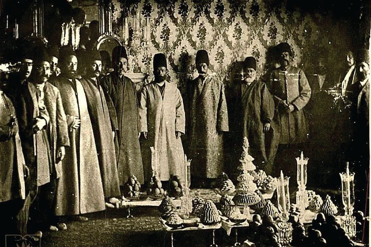 عقدکنان و خواندن خطبه عقد و ثبت آن در دفاتر، بخشی از سنت ازدواج است که از گذشته وجود داشته است، اما سبک‌وسیاق آن تاحدودی با امروز متفاوت بوده است.