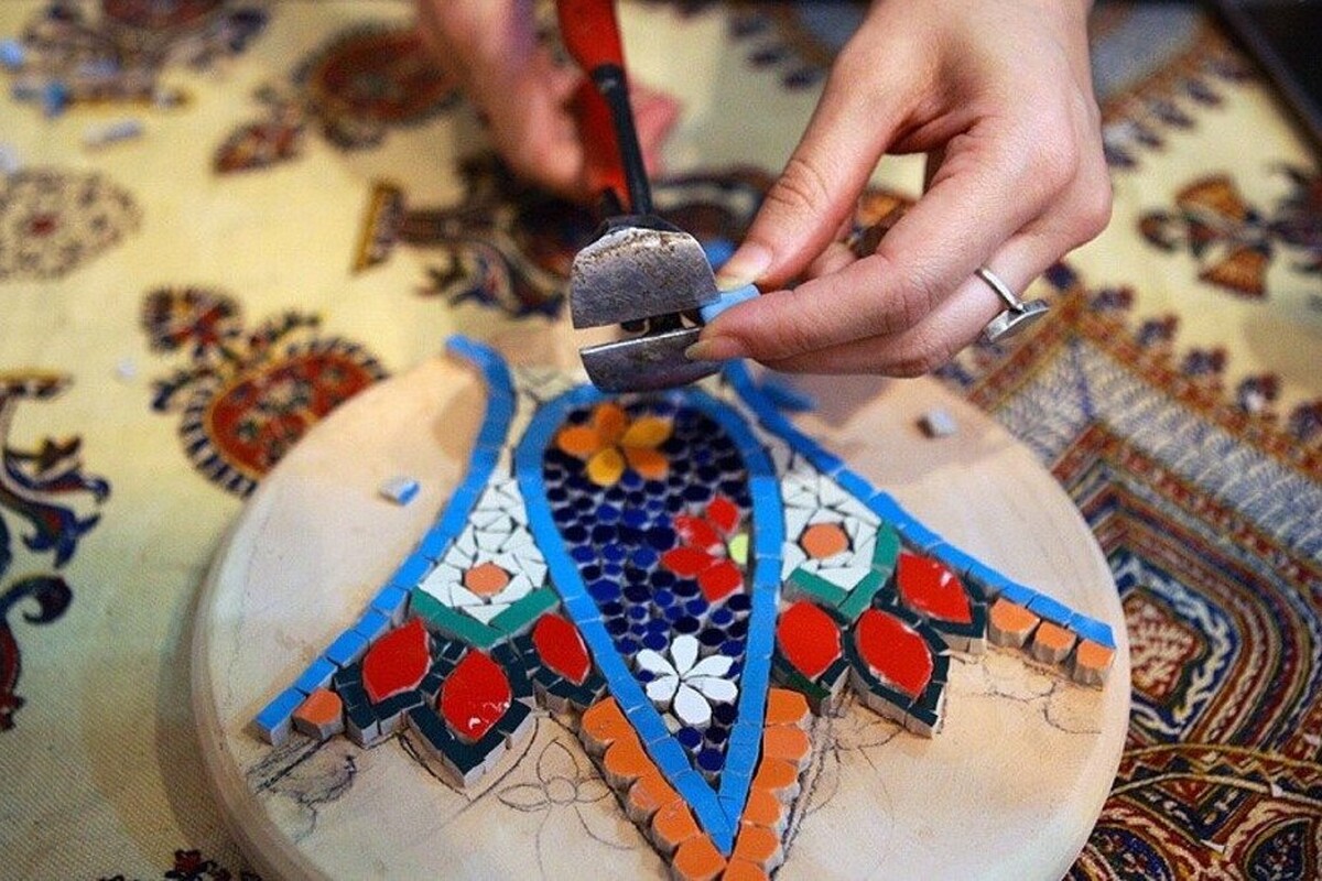 مدیرعامل شرکت شهرک‌های صنعتی فارس با بیان اینکه نخستین شهرک تخصصی صنایع‌دستی کشور در این استان احداث می‌شود، از آغاز فرآیند اجرایی برای ساخت این شهرک در شیراز خبر داد.
