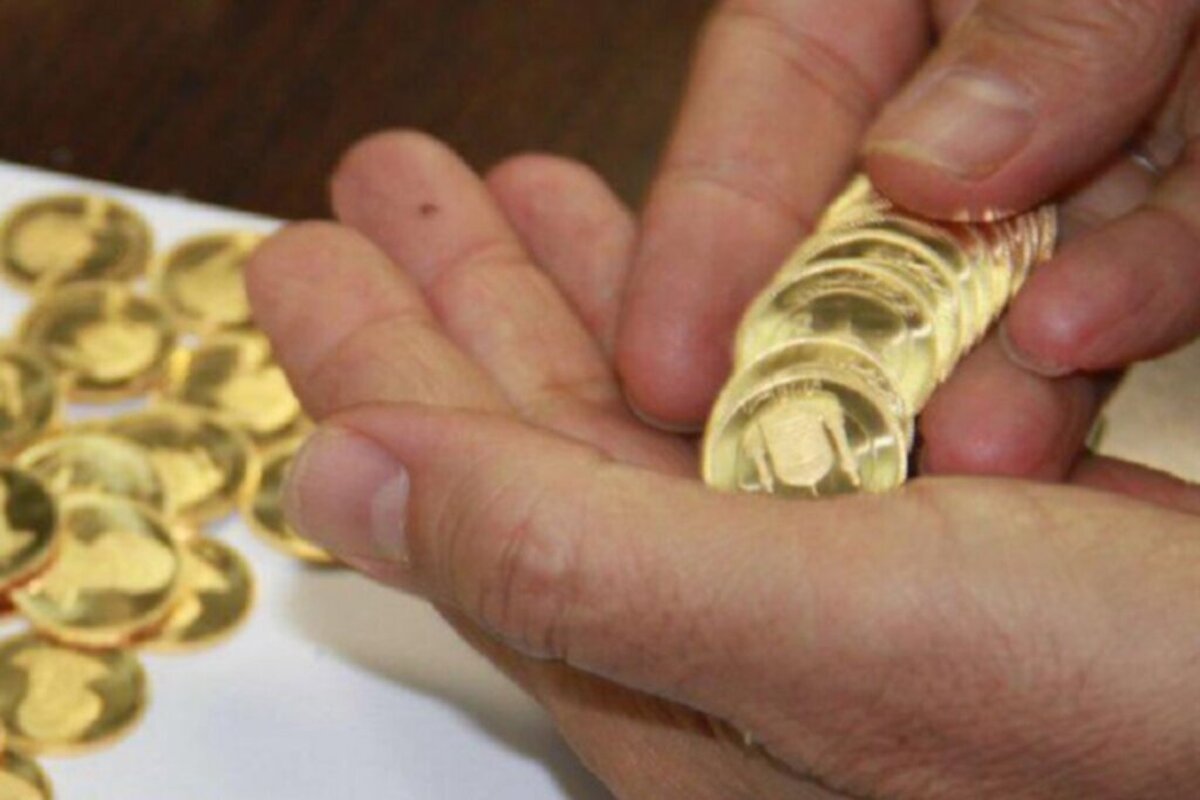 معاون صنایع عمومی وزارت صنعت، معدن و تجارت در نامه‌ای به رئیس اتاق اصناف ایران اعلام کرد که همه اصناف و واحدهای سکه و طلا بایستی هنگام فروش سکه و طلا اعم از مصنوعات و آب شده، نسبت به صدور فاکتور ثبت شده در سامانه جامع تجارت و ارائه آن به مشتری اقدام کنند.