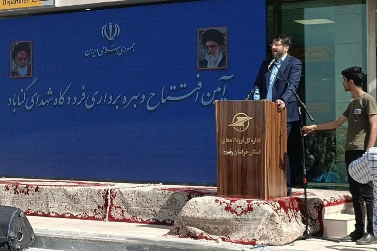 وزیر راه و شهرسازی گفت: تکمیل زنجیره های گذرگاهی (کریدوری) در کشور مورد تاکید رهبر معظم انقلاب است و تکمیل گذرگاه ریلی چابهار در سیستان و بلوچستان- سرخس در خراسان رضوی مهمترین طرح در حوزه تکمیل گذرگاه های کشور است.