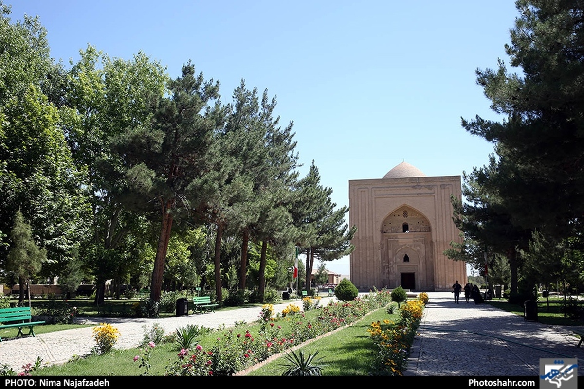 معاون سرمایه گذاری اداره کل میراث فرهنگی، گردشگری و صنایع دستی خراسان رضوی گفت: هم اکنون این استان با برخورداری از یک‌سوم حجم سرمایه‌گذاری پروژه‌های گردشگری کشور دارنده رتبه نخست در میان سایر استانهاست.