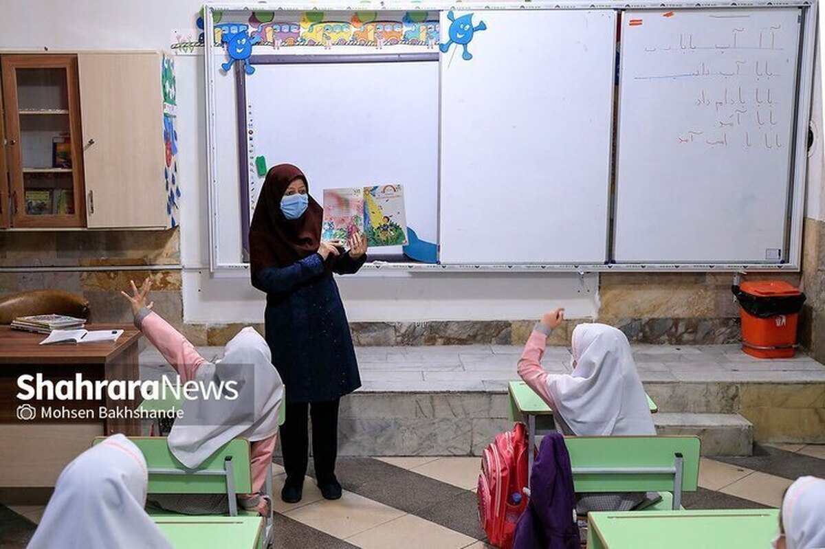 سرپرست وزارت آموزش و پروش با اشاره به لزوم اصلاح آیین نامه رتبه بندی معلمان نوشت: بعضی قسمت‌ها آئین نامه رتبه بندی نیاز به اصلاح دارد، مثلاً آن معلمی که می‌رود در مناطق محروم و کمتر توسعه یافته و آینده فرزندان این کشور را می‌سازد، کارش قابل قیاس با هیچکس دیگری نیست. او را نباید با مقاله و فرآورده‌های علمی از این قبیل سنجید.