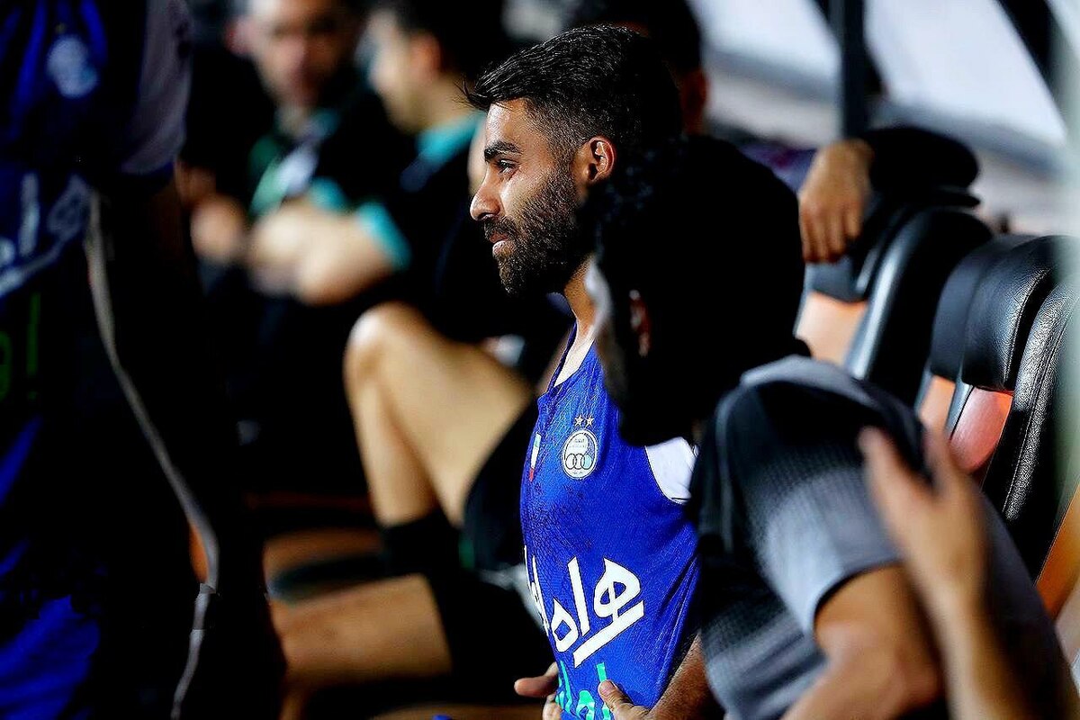 محمد حسین مرادمند، مدافع گلزن استقلال از نیمکت نشینی‌های بی دلیل در ترکیب استقلال دلخور است.