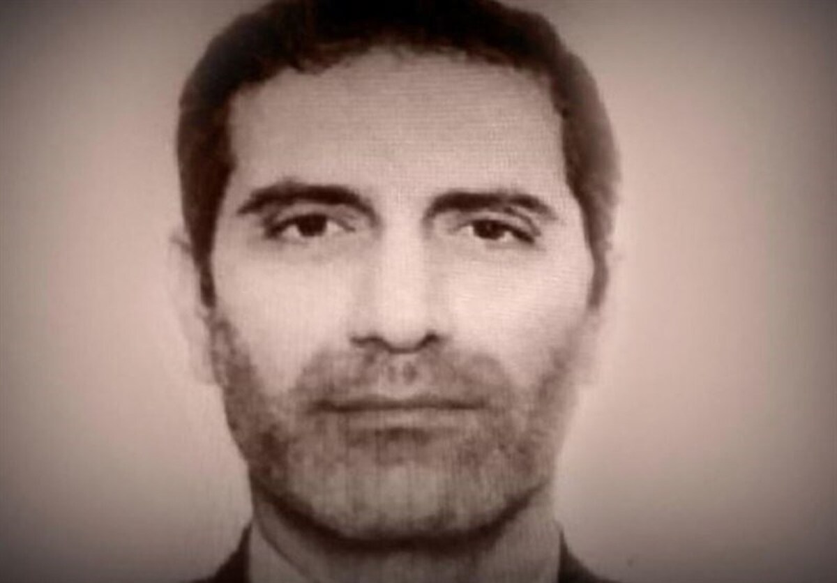اسدالله اسدی، دیپلمات گروگان‌گرفته شده‌ ایران پس از تحمل ۵ سال اسارت تا ساعاتی دیگر به آغوش میهن بازمی‌گردد.