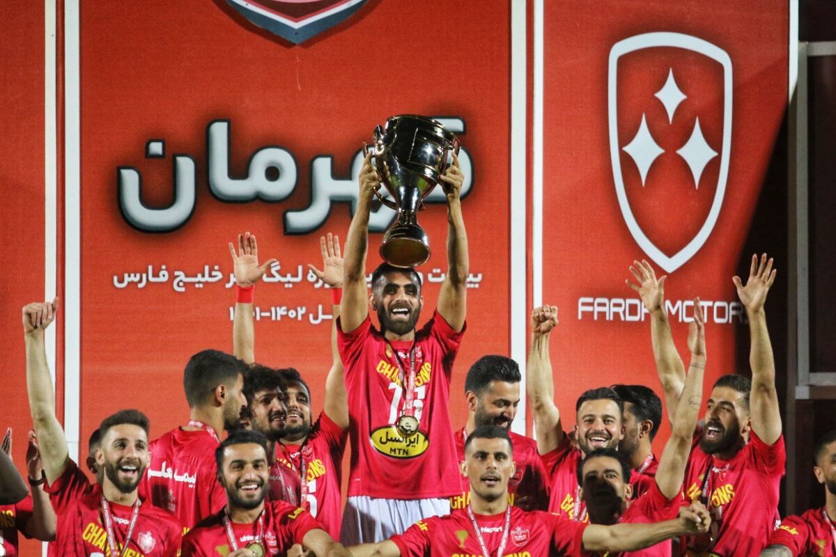 جشن قهرمانی پرسپولیس در لیگ برتر با اتفاق عجیبی روبرو شد.
