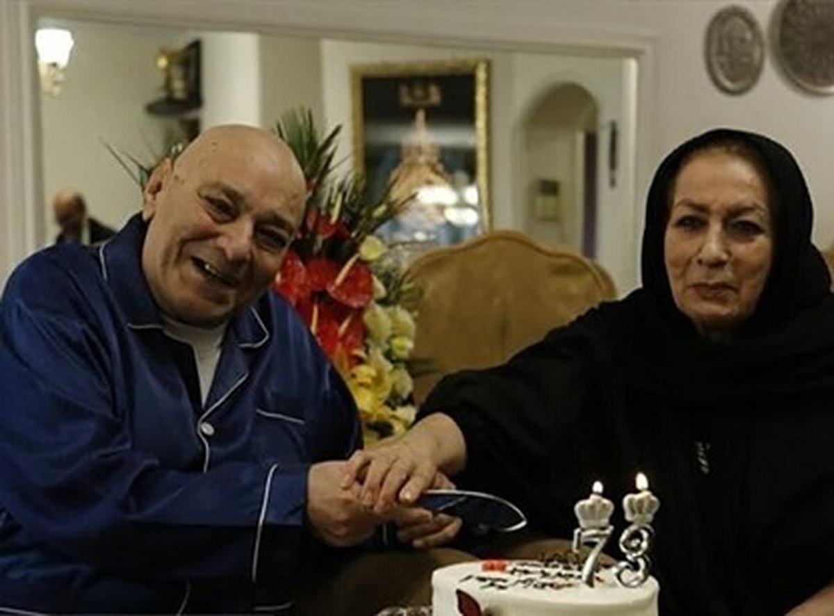 سید مجید پوراحمدی مشاور وزیر فرهنگ و مدیرعامل صندوق اعتباری هنر با حضور در منزل محمد کاسبی، از این هنرمند عیادت کرد.