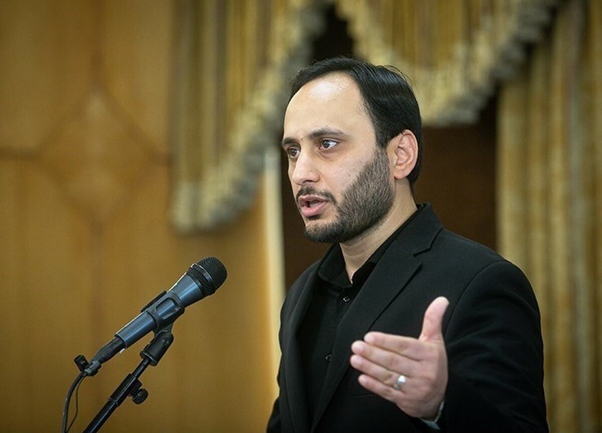 سخنگوی دولت با اشاره به اینکه در تصمیمات ارزی باید جوانب مختلف موضوع سنجیده شود، گفت: رهاشدگی بازار ارز علاوه براین‌که برخلاف قانون است، موجب می‌شود ارز‌های صادراتی به چرخه اقتصاد بازنگردد و به تورم دامن بزند.