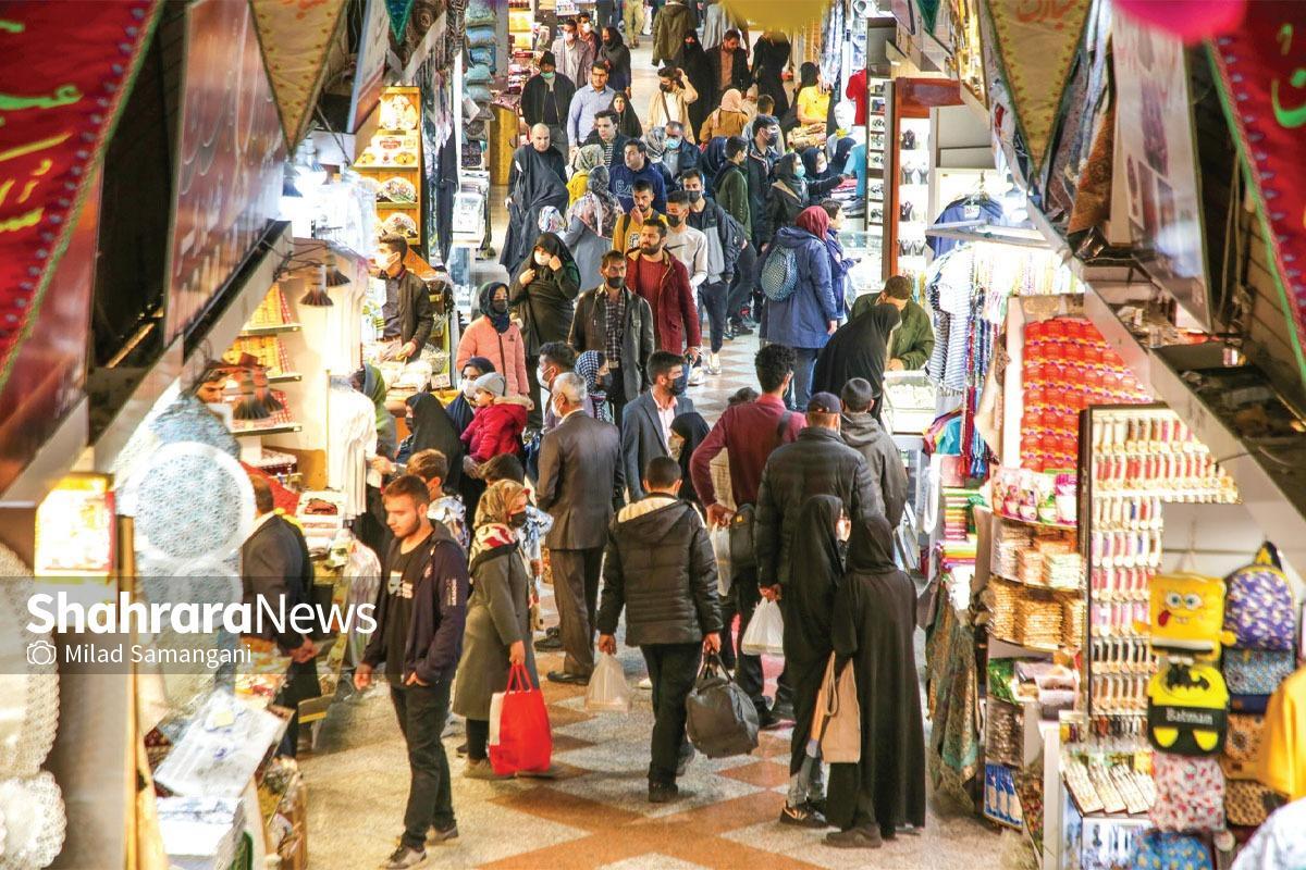 هر کالایی می‌تواند در زیرمجموعه سوغات جای بگیرد، اما معمولا در هر شهر یک یا چند کالا به عنوان سوغاتی مشهور آن شهر شناخته می‌شوند. در مشهد از نبات، زعفران، تسبیح و جانماز بگیرید تا انواع صنایع دستی مانند چرم، نقره، گوهرسنگ، منسوجات هرکاره و... همه در سبد سوغات قرار می‌گیرند. حالا به بهانه دهه کرامت و در آستانه ولادت شمس الشموس (ع) پای حرف پنج نفر از کسانی نشستیم که در بازار سوغات مشهد فعالیت می‌کنند.