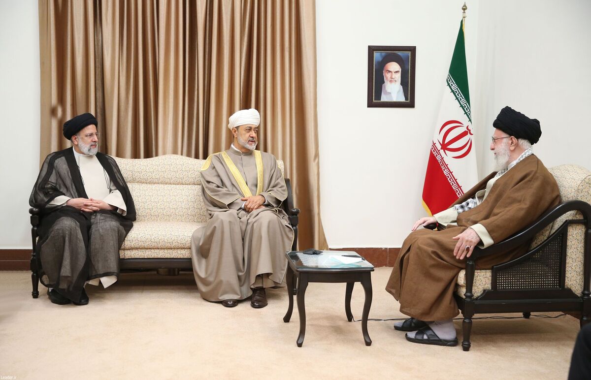 رهبر انقلاب اسلامی با اشاره به اظهارات سلطان عمان مبنی بر تمایل مصر برای از سرگیری روابط با جمهوری اسلامی ایران، تاکید کردند: ما از این موضع استقبال می‌کنیم و مشکلی در این زمینه نداریم.