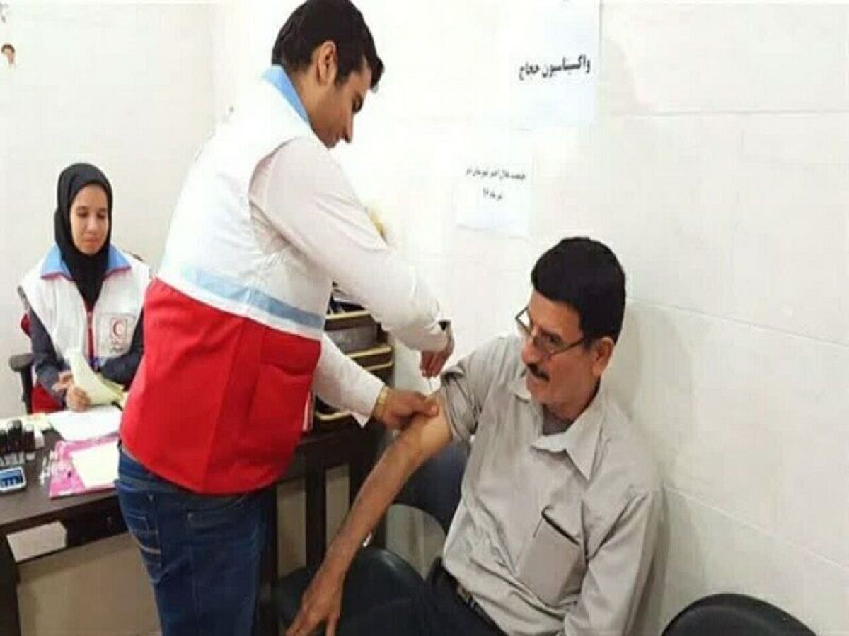 معاون بهداشت، درمان و توانبخشی جمعیت هلال احمر استان خراسان رضوی گفت: بیش از ۹ هزار دز واکسن مننژیت به متقاضیان حج تمتع امسال این استان در مراکز واکسیناسیون این جمعیت تزریق شده است.