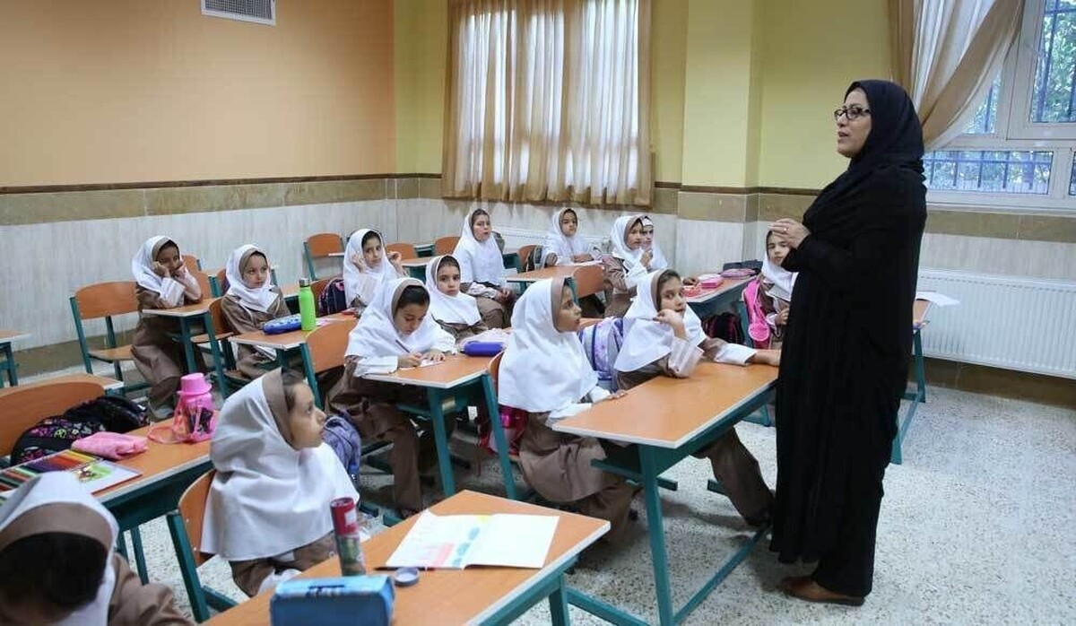 مدیرکل آموزش و پرورش خراسان رضوی از کمبود ۷ هزار کلاس درس در استان خراسان رضوی و شهرستان مشهد خبر داد.