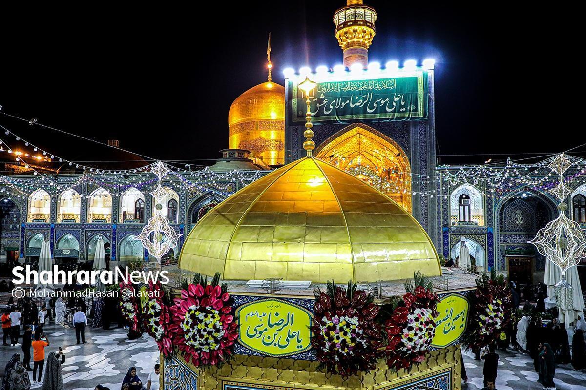 حرم مطهر رضوی و مشهد مقدس در شب ولادت امام رضا (ع) میزبان تعداد بی شماری از زائرین و مجاورین است.