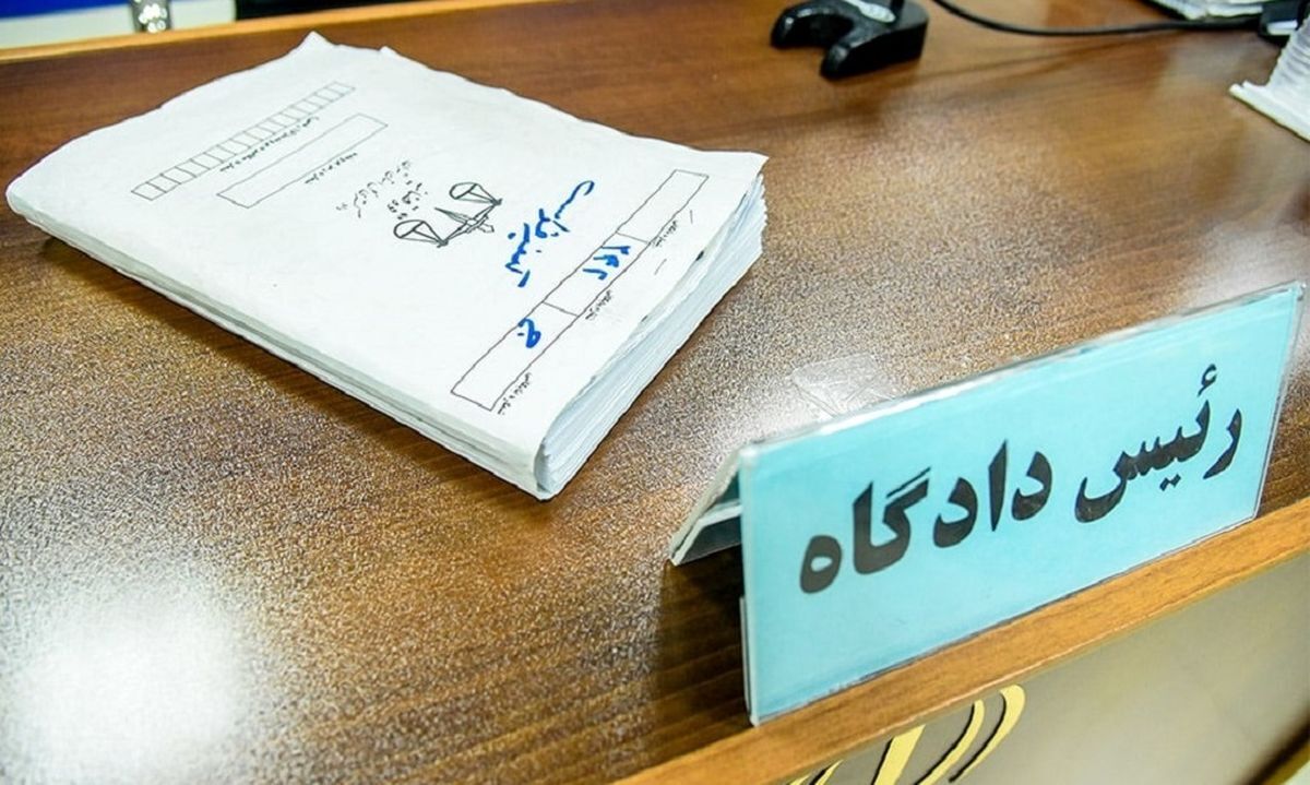 دادستان تهران گفت: برای اعضای یک باند جرایم خشن که به صورت مسلحانه از طلافروشی‌های تهرانپارس سرقت می‌کردند و با شلیک گلوله به سمت مردم، موجب ایجاد رعب و ناامنی می‌شدند، در دادستانی تهران، قرار جلب به دادرسی و کیفرخواست صادر شده است.