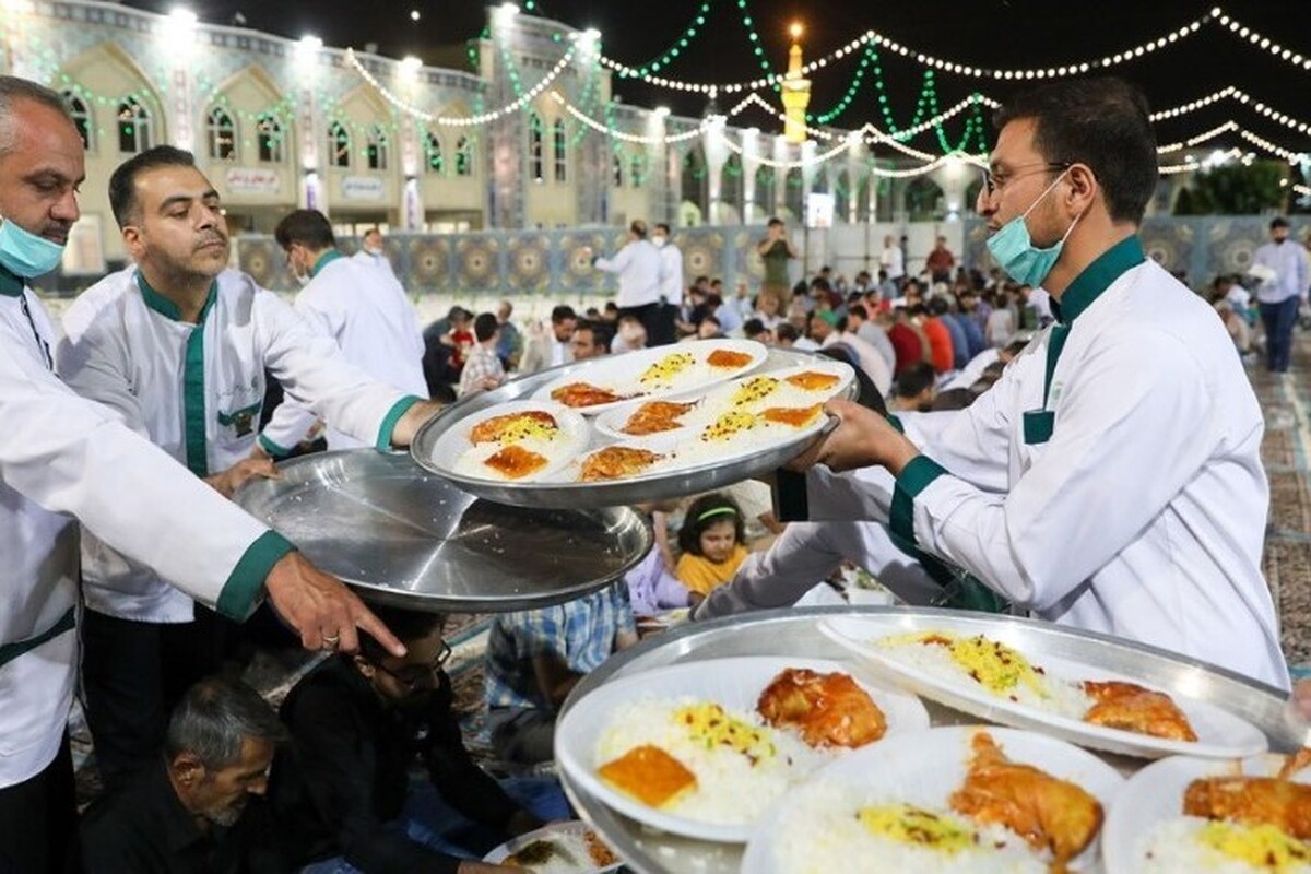 ویدئو | پذیرایی از ۷۰ هزار زائر و مجاور تا شب میلاد امام رضا(ع)