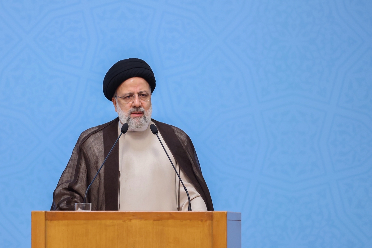رئیس‌جمهور با تاکید براینکه دولت مهار تورم را نه با رکود بلکه با رشد تولید دنبال می‌کند، گفت: مهار تورم از طریق رکود، خود یک بن‌بست اقتصادی برای کشور ایجاد می‌کند، بنابراین تمام تمرکز دولت بر مهار تورم از طریق رشد تولید است.