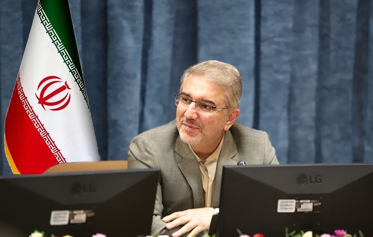 رئیس سازمان برنامه و بودجه گفت: ما کم‌کم باید به طرف نظام تک نرخی ارز حرکت کنیم؛ سیاست دولت نیز این است که بتوانیم بازار ارز را پیش‌بینی‌پذیر کنیم.