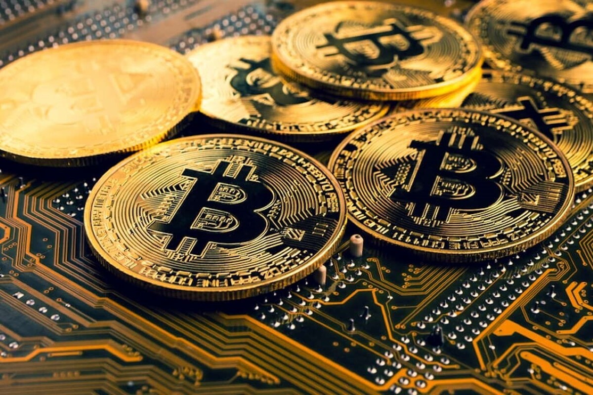 پس از شکست بالاتر از سطح مقاومت بحرانی ۳۰ هزار دلار، در حال حاضر قیمت بیت‌کوین، موقعیت خود را بالاتر از این سطح حفظ کرده با این حال، نشانه‌های نگران‌کننده‌ای وجود دارد که حاکی از تغییر بالقوه یا تغییر جهت در آینده نزدیک است.