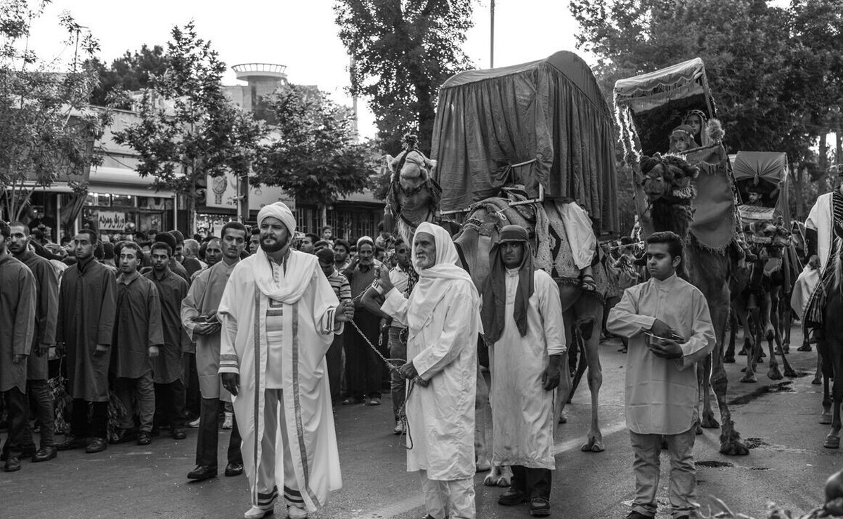 یک کارشناس گردشگر مذهبی گفت: با ورود امام رضا (ع) به نیشابور یکی از بزرگان این شهر، از نیشابور خارج شده و امام از خارج شهر با پای پیاده تا منزل بانو پسنده همراهی می‌کند. حال مردم نیشابور در سالروز این اتفاق تاریخی از بیرون شهر به صورت نمادین تا منزل بانو پسنده و مقبره بی بی شطیطه حرکت می‌کنند.