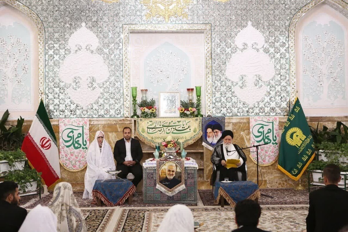 نماینده ولی فقیه در استان خراسان رضوی گفت: قرآن کریم می‌گوید خدا از جنس بشر برای او همسری آفرید. همین‎جاست که می‌توان گفت همه بیگانه هستند و فقط همسر است که از جنس خود انسان، مرهم زخم‌های او و همدم سختی و آسانی انسان است.