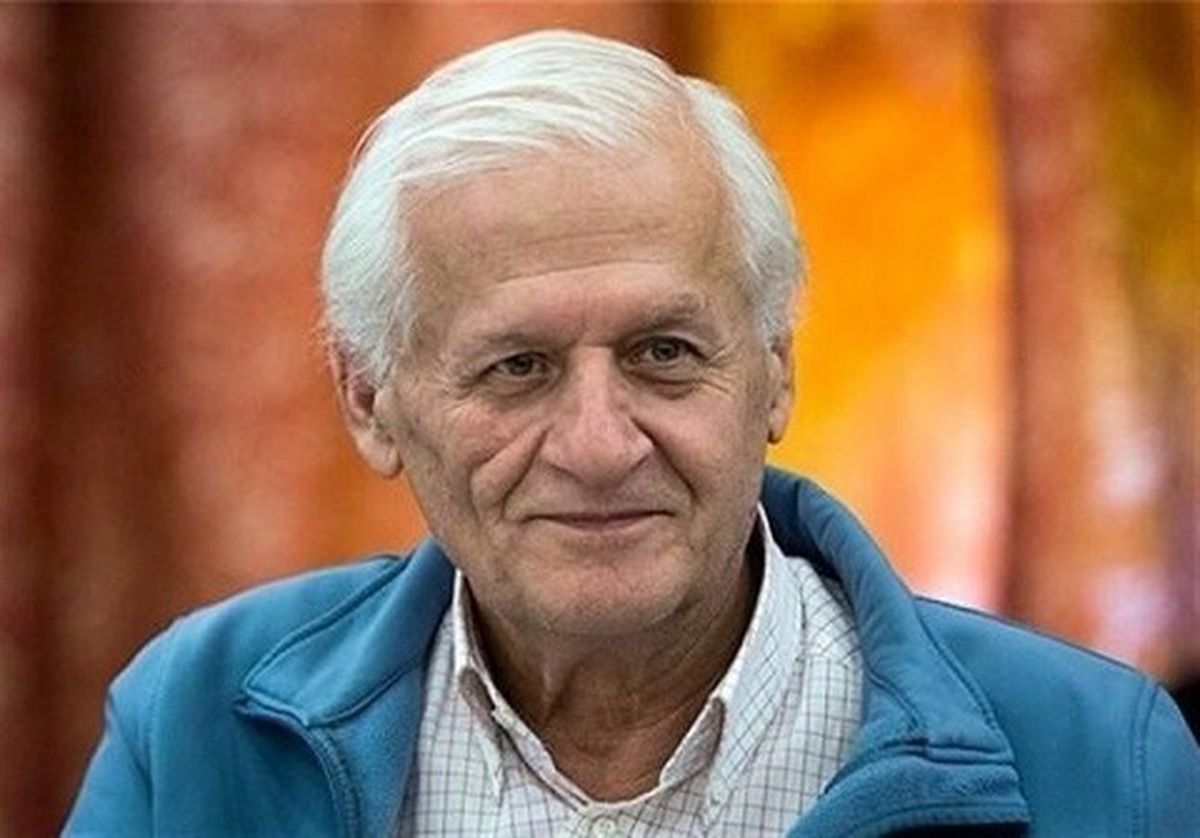 در حالی که سه سال از درگذشت اکبر عالمی می‌گذرد، یک مستند نیمه‌کاره او تکمیل شده است.