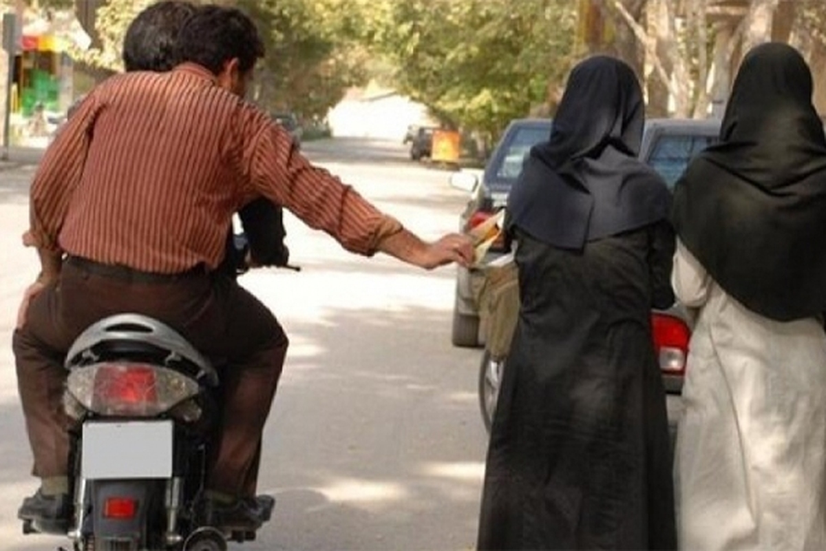 با همکاری مردم و سرعت عمل پلیس ۲ متهم به ۵ فقره زورگیری در مشهد در کمتر از ۱۵ دقیقه از آخرین زورگیری به دام افتادند.  
