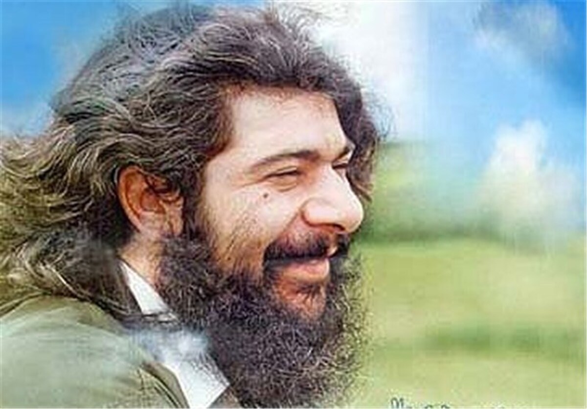 لحن حماسی و گیرای مرحوم آقاسی مخاطبان گوناگون را از اقشار مختلف تا شنیدن مصرع پایانی مجذوب خود می‌کرد و آنچه او را در میان دیگرشاعران آیینی زمانش متمایز کرد، نفوذ و تأثیر بسزای او بر اقشار فرودست جامعه بود که در هر کوی و برزنی نوارکاست‌ها و سی دی‌های شعرخوانی او را دست به دست می‌کردند