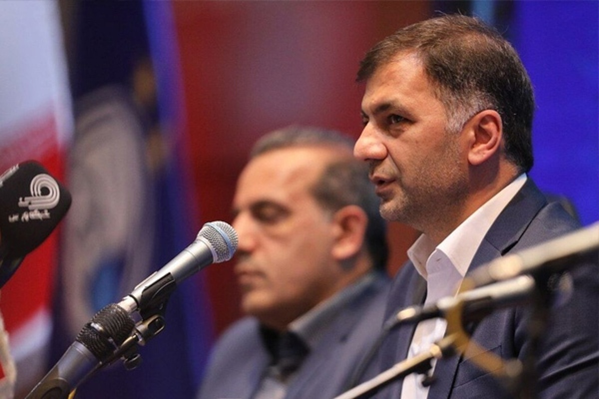 پس از استعفای غیرمنتظره حجت کریمی، حالا چهره‌های آشنایی به صندلی مدیریت آبی‌ها نزدیک شده‌اند.