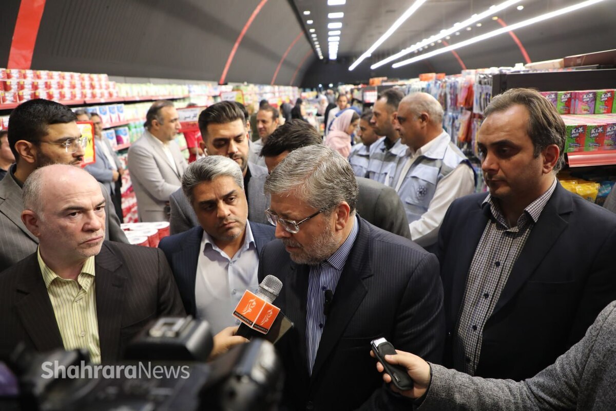 شهردار مشهد گفت: شهرداری مشهد با تغییر رویکرد در فروشگاه‌های شهر ما و با فروش اقلام زیر قیمت بازار، به دنبال  حمایت از اقتصاد خانواده ها است.