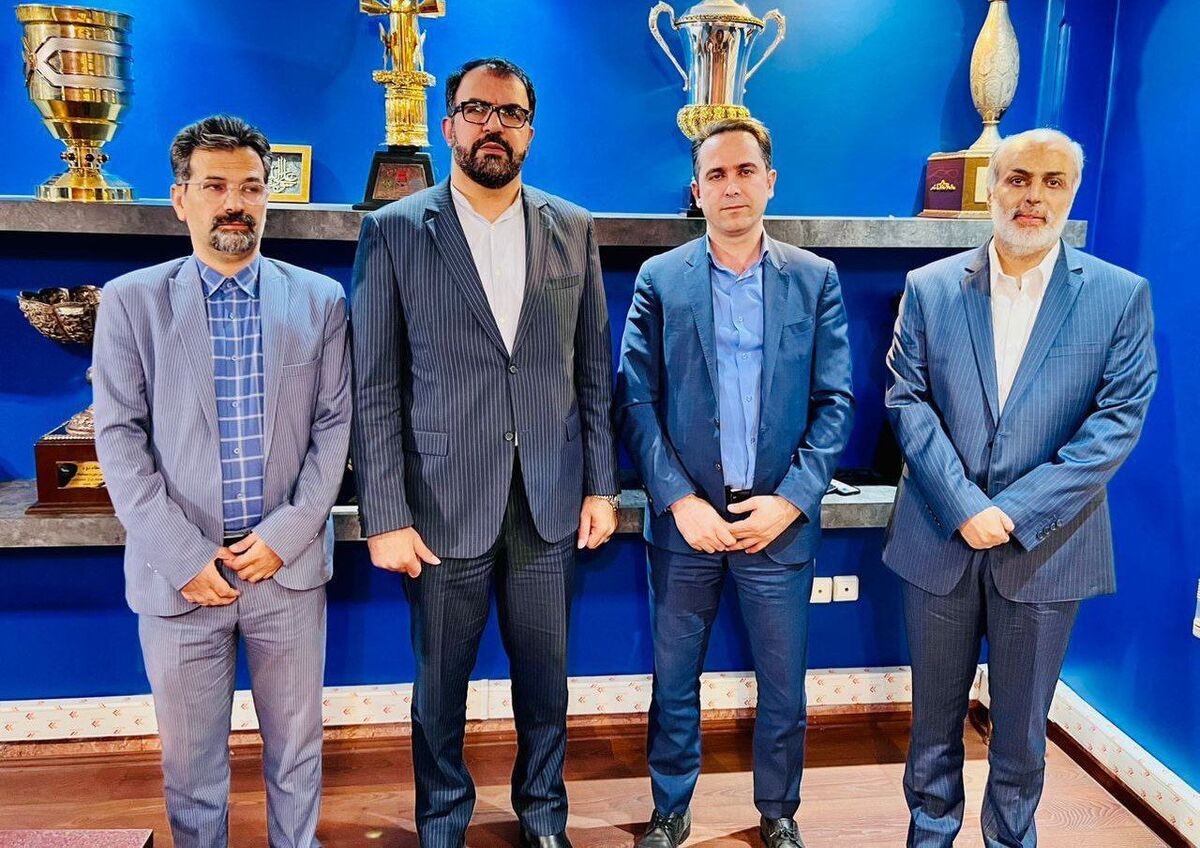اعضای هیات مدیره باشگاه استقلال پس از استعفای سرپرست پیشین این باشگاه علی خطیر را به عنوان مسئول جدید باشگاه انتخاب کردند. خطیر تاکنون سابقه مدیریت در رده‌های بالای ورزش را نداشته است.