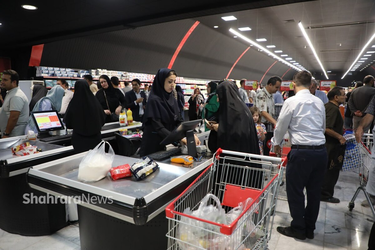 مدیرعامل سازمان ساماندهی مشاغل شهری شهرداری مشهد در حاشیه بازگشایی فروشگاه شهرما شعبه فلسطین، گفت: ۲۳میلیارد تومان در این شعبه سرمایه گذاری صورت گرفته و ۱۳۷۵برند در قالب ۱۹هزار کالا بصورت تخفیفی ارائه می شود.  