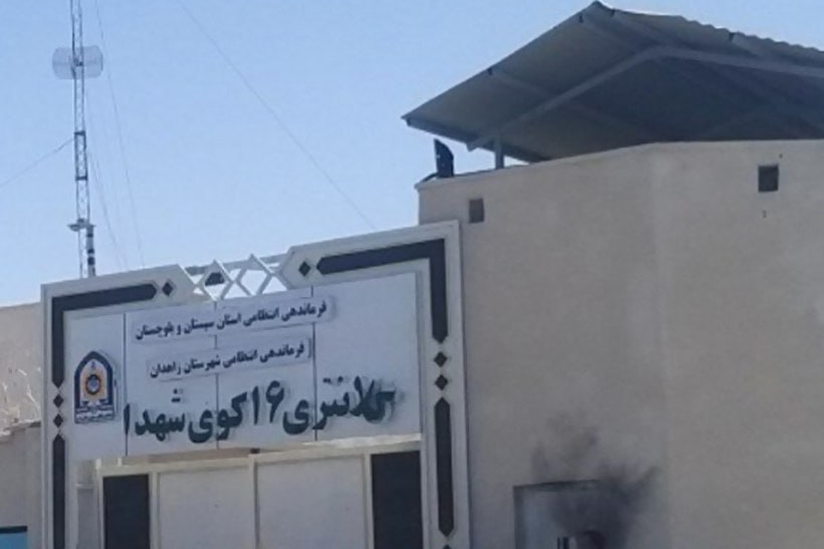 روز گذشته ساعت ۷:۱۵ یک تیم ۴ نفره تروریستی با پوشش ارباب رجوع عملیات خود برای حمله به کلانتری ۱۶ زاهدان را آغاز می‌کنند.