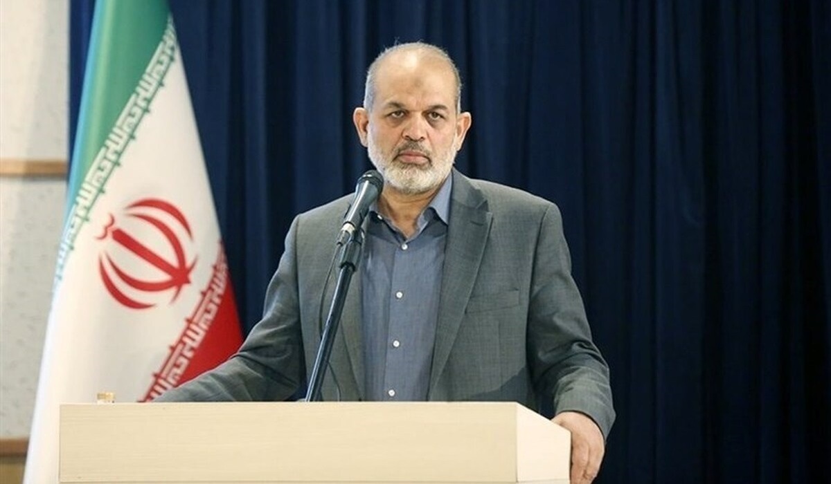 وزیر کشور با اشاره به دیدار اخیرش با همتای عراقی خود برای پیگیری سفر اربعین، گفت: گذرنامه خاص پیش بینی شده برای اربعین در جلسه با وزیر کشور عراق مورد بررسی قرار گرفت که زمان صدور آن از سوی اداره گذرنامه نیروی انتظامی اطلاع‌رسانی می‌شود.