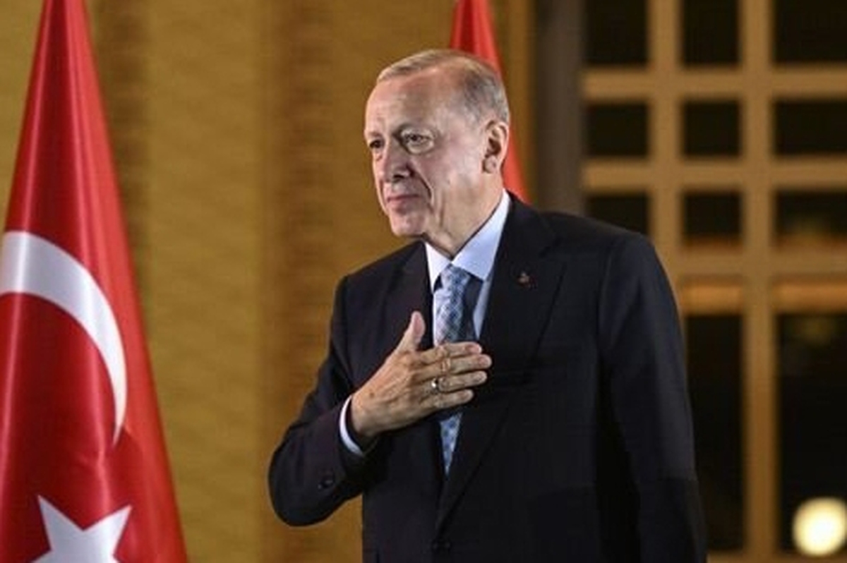رجب طیب اردوغان امروز (دوشنبه) پیش از پرواز به سمت لیتوانی برای حضور در اجلاس ناتو گفت که اگر اتحادیه اروپا درهایش را به روی ترکیه باز کند، سوئد عضو ناتو خواهد شد.