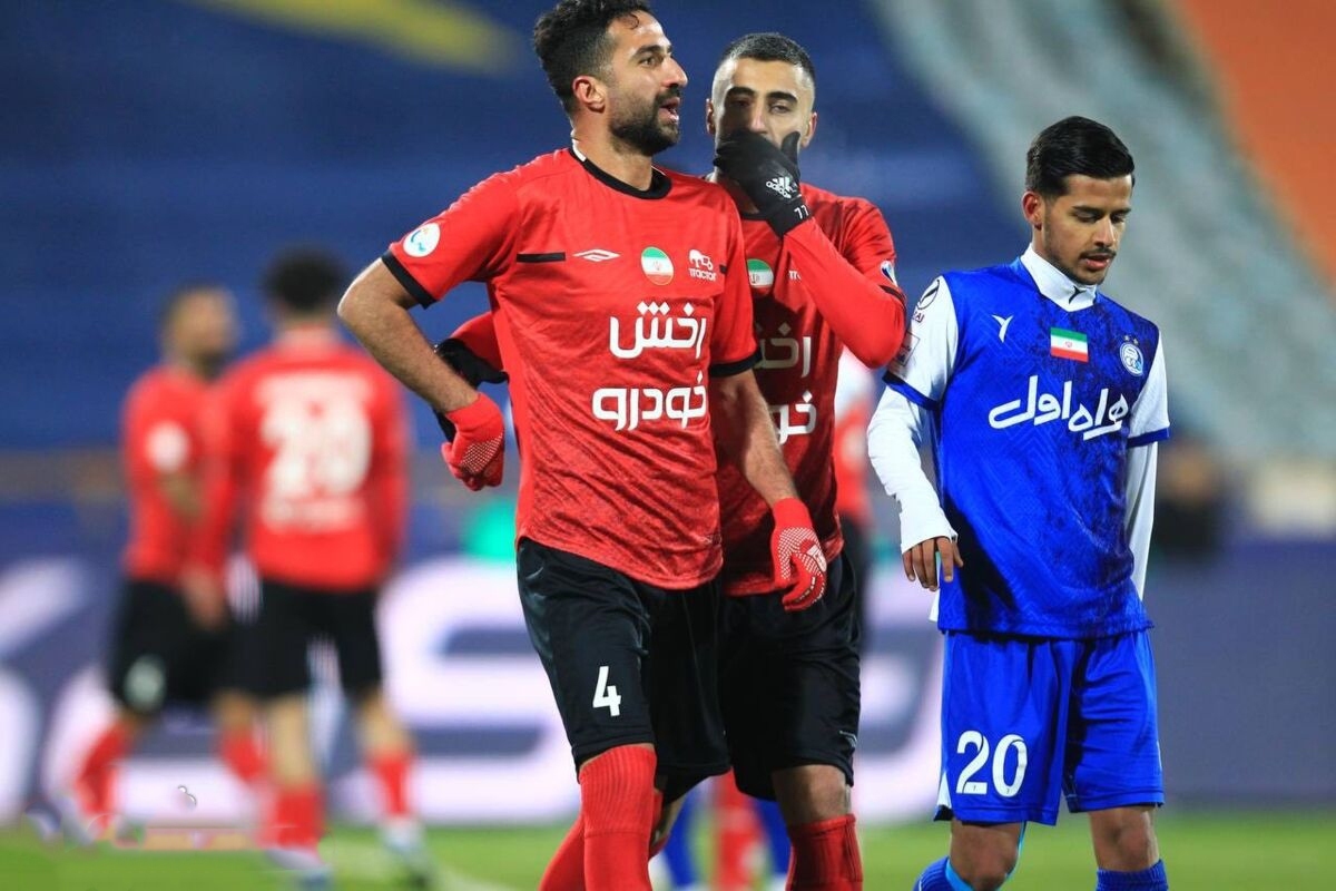 هادی محمدی مدافع فصل گذشته تیم فوتبال تراکتور با عقد قراردادی راهی تیم فوتبال سپاهان شد.