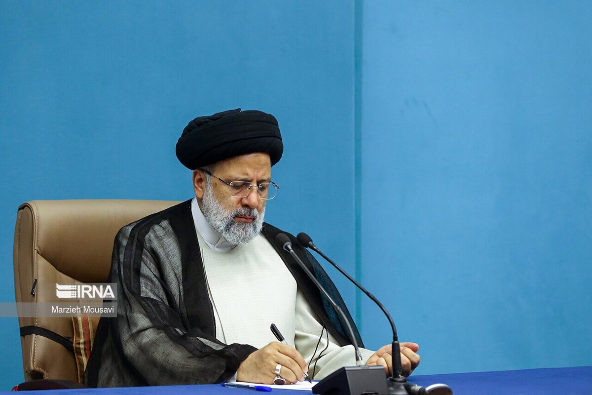 رئیس‌جمهور در پیامی به مناسبت روز فناوری اطلاعات که توسط وزیر ارتباطات قرائت شد، اعلام کرده است: انتظار جدی از همه دستگاه‌های اجرایی و بدنه بخش خصوصی این است که حل چالش‌های عمده پیش روی کسب وکارهای دیجیتال را در دستور کار خود قرار دهند.