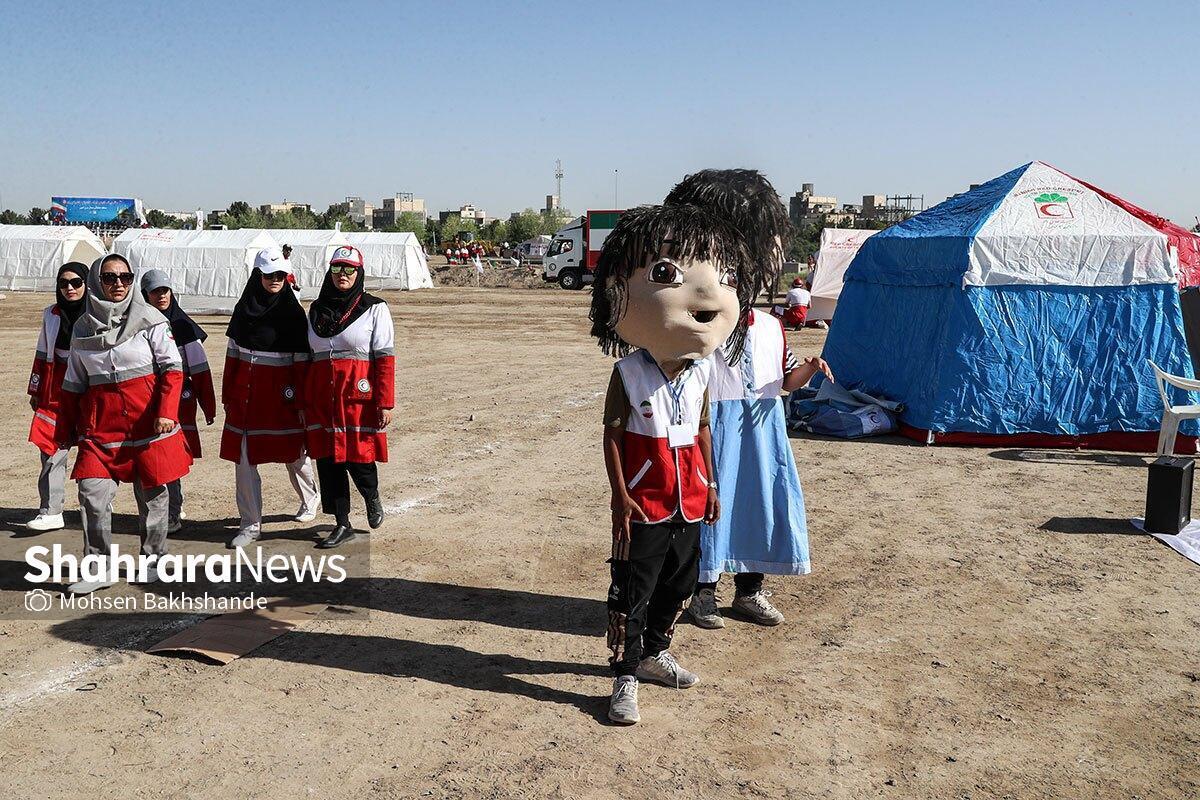 صحنه‌هایی متفاوت و جالب در مانور امداد و نجات جمعیت هلال‌احمر خراسان رضوی در بوستان بهار مشهد را ببینید.