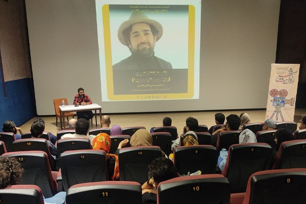 چهارمین کارگاه آموزشی «روایت شهر» با عنوان «بازیگری مقابل دوربین» امشب در پردیس سینمایی اطلس مشهد برگزار شد.