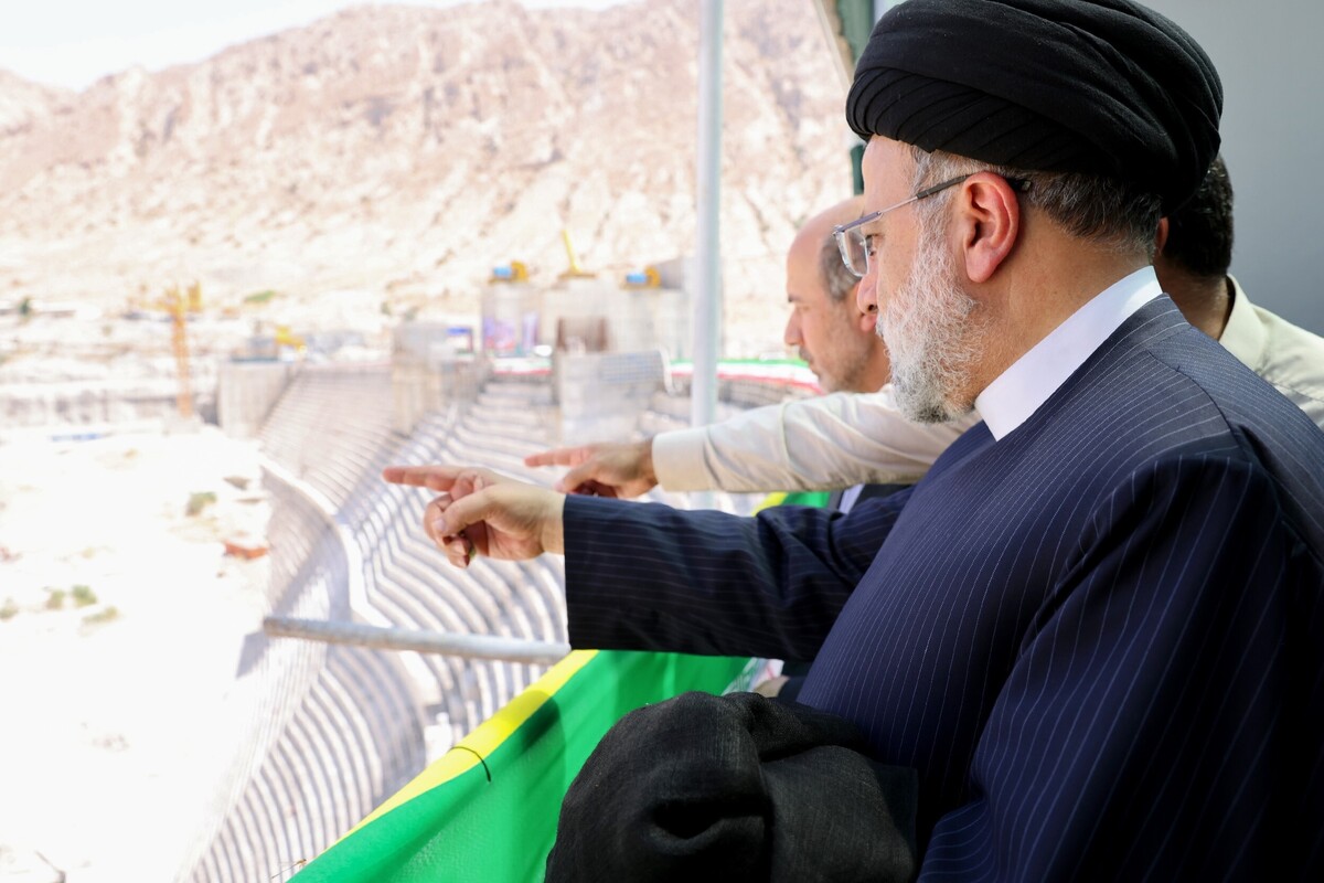 رییس جمهور گفت: کارخانه پتروشیمی شهرستان گچساران که بخش عمده‌ای از مراحل ساخت آن به دست متخصصان ایرانی انجام شده مصداق هنر مقاومت در برابر تحریم هاست.